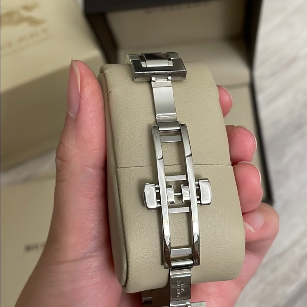 Burberry watch - Picture 4 of 7
